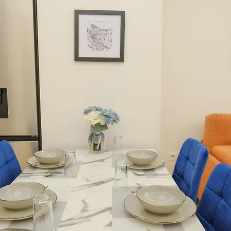 Lindi's 3 3 טיראנה